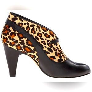 Bella Vita Women’s Neely Bootie